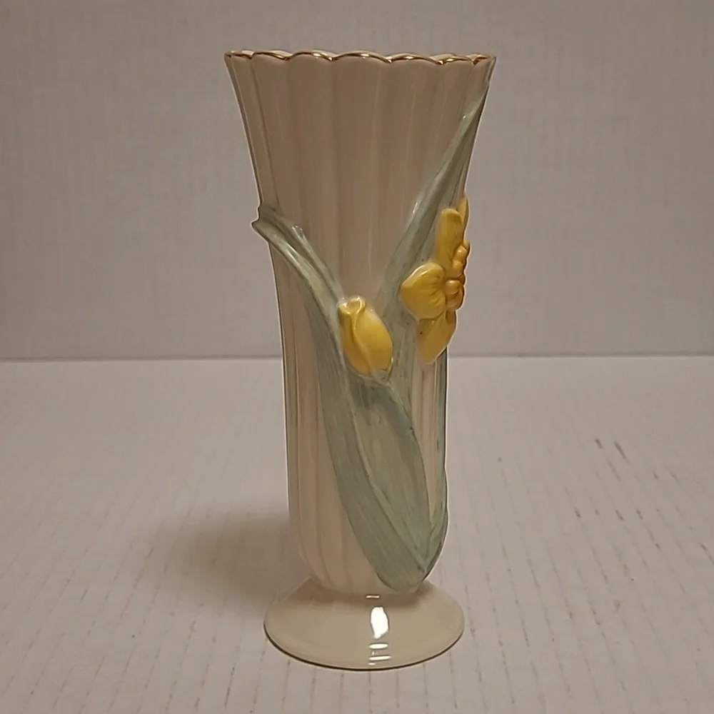 Lenox Daffodils in Bloom Bud Vase with Gold Trim